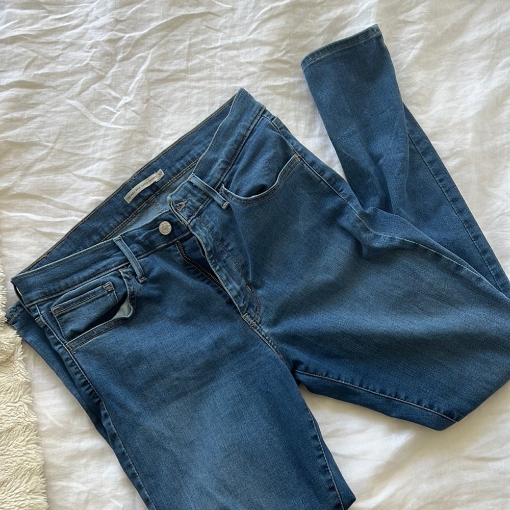 Levi’s // 720 High Rise Super Skinny Size 30
